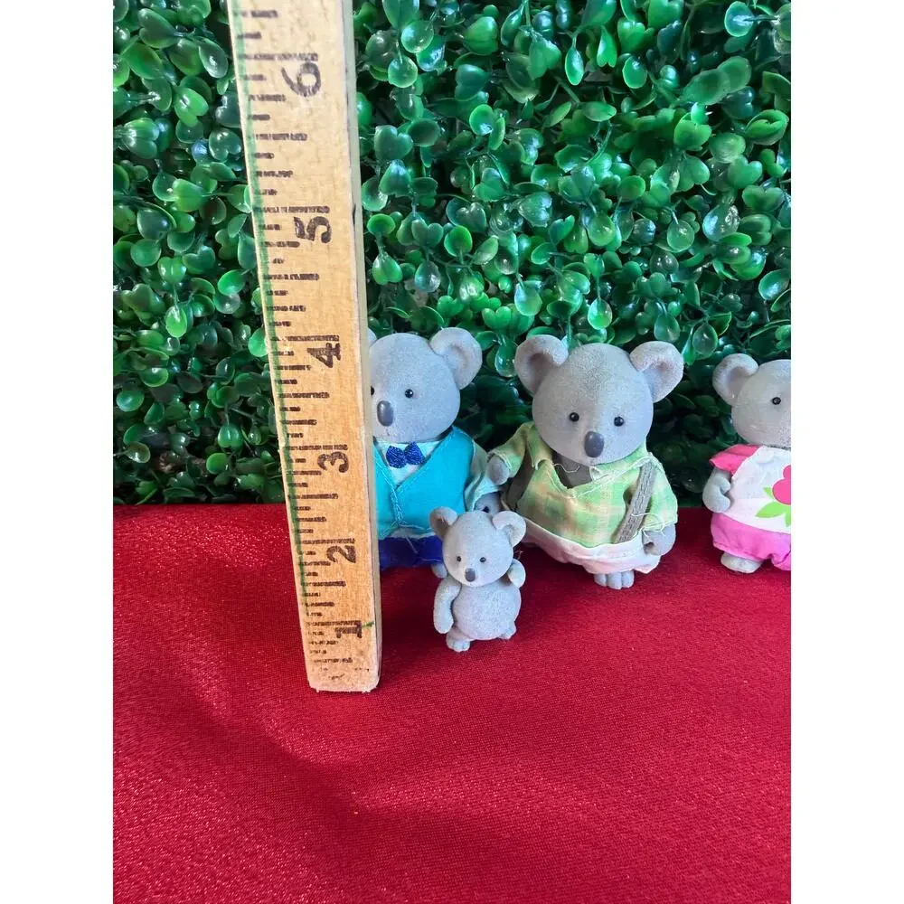 Lil Woodzeez Canberra Koala Family 4 Pack Flocked Gray Figures Outfits